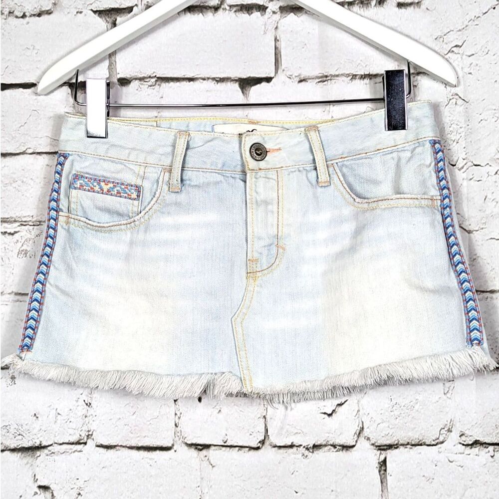 HOLLISTER Grunge Y2K Low-Rise Micro-Mini Embroidered Denim Skirt Junior Size 3